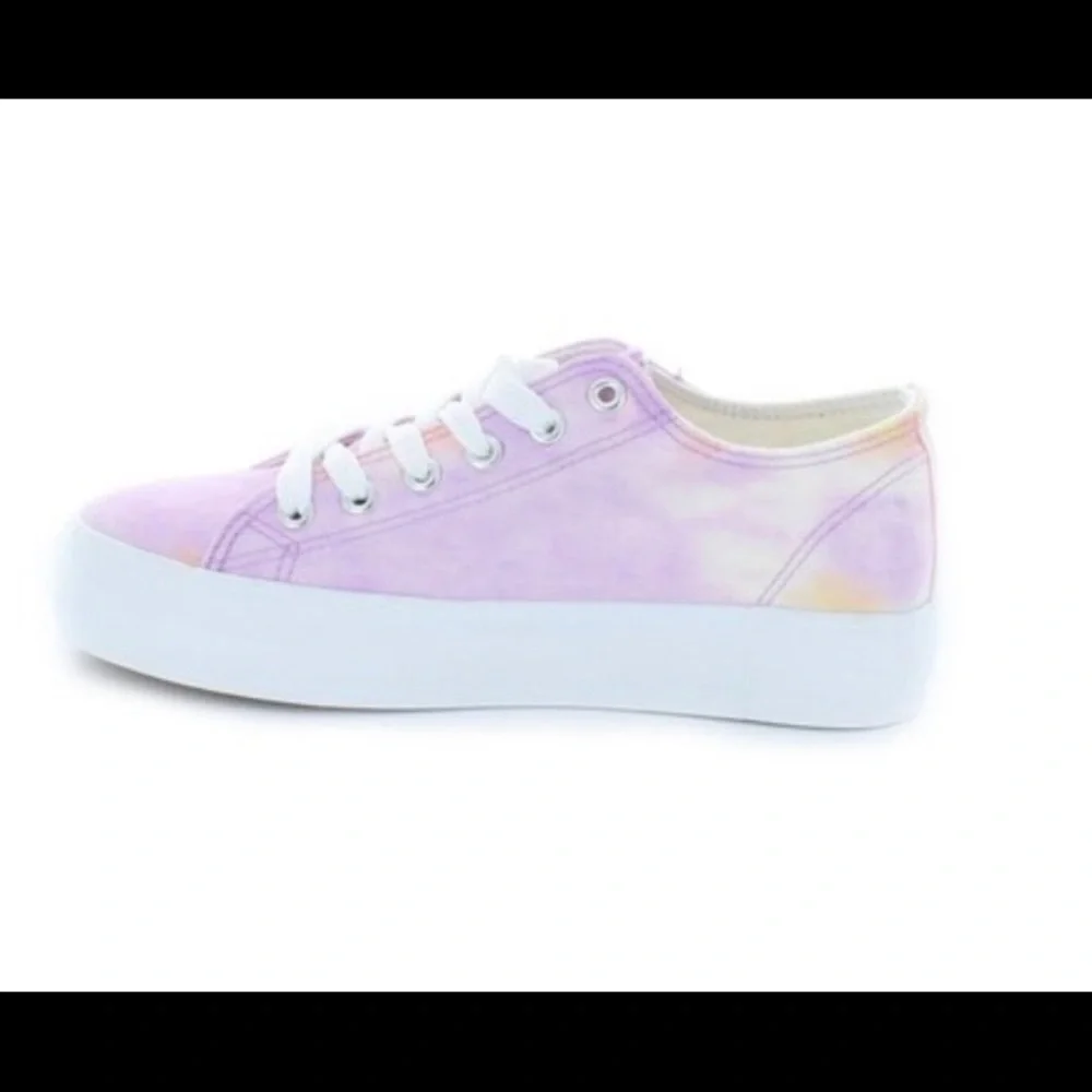 Restricted lilac yellow Tie Dye lace up platform Sneakers nwot